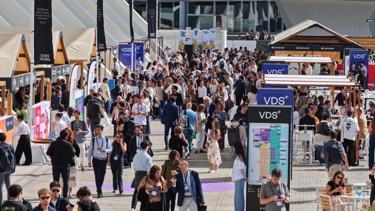 Público asistente a la segunda jornada del VDS en la Ciudad de las Artes y las Ciencias de València.