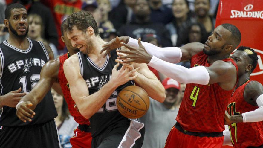 Pau Gasol durante el partido contra Atlanta.