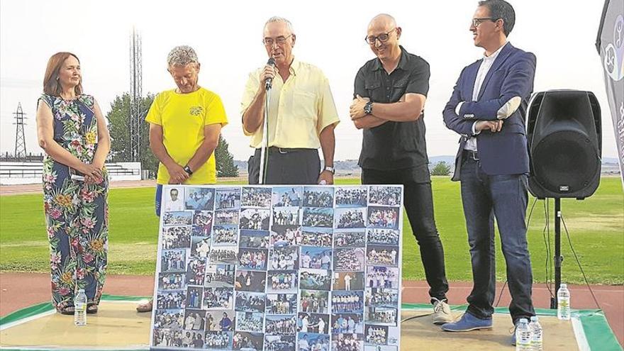 Las pistas de atletismo rinden homenaje a juan moreno con su nombre