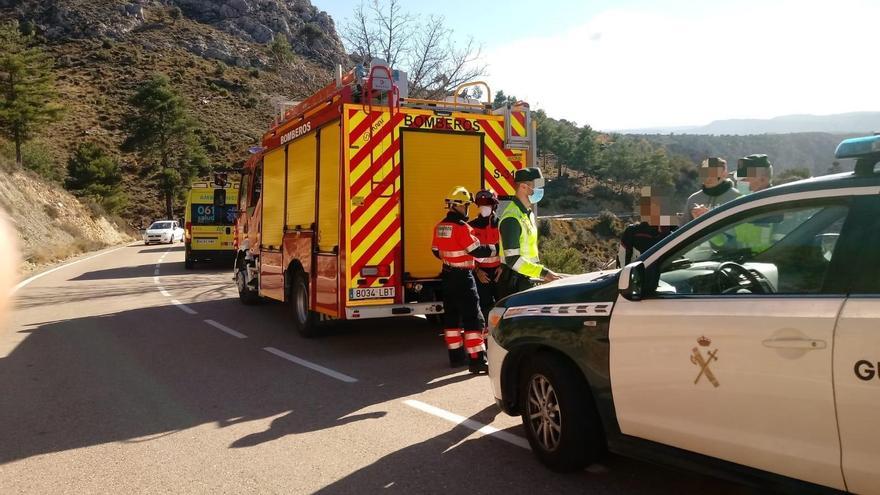 Un motorista resulta herido grave al caer por un barranco en la A-1702, entre Ejulve y Villarluengo (Teruel).