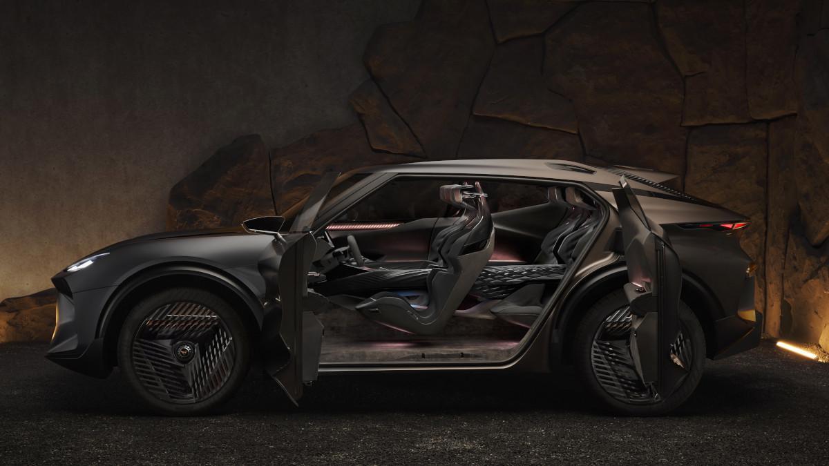 Las puertas tipo salón dejan al descubierto un interior futurista sin pilares centrales.