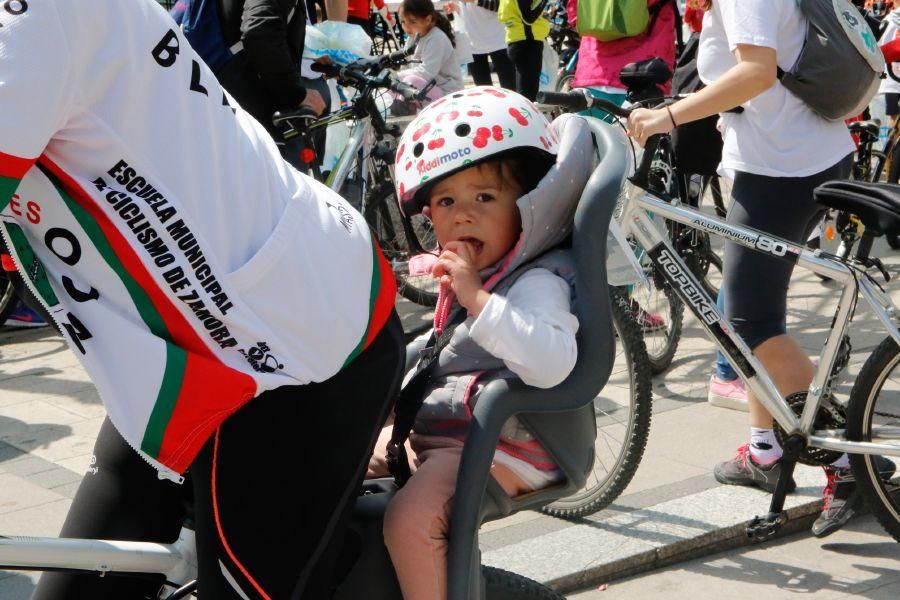 Más de 300 ciclistas disfrutaron del Decabike.