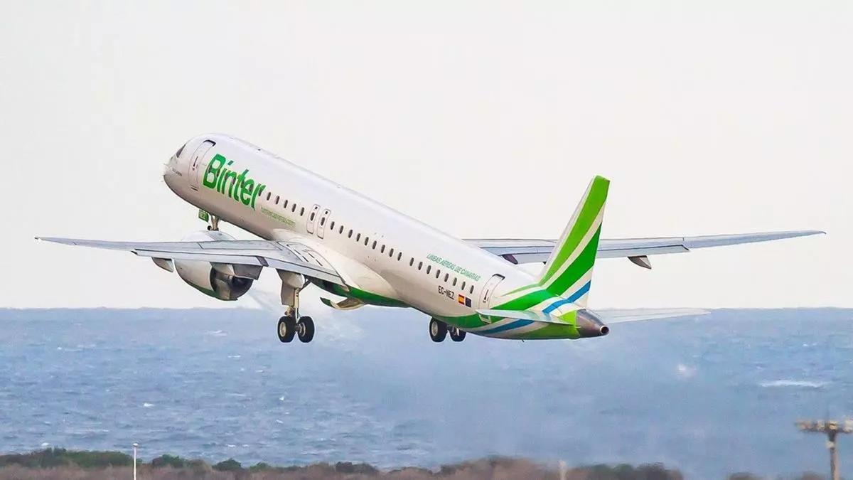 Un avión de la compañía Binter, que ofrecerá vuelos entre Córdoba y Canarias a partir del mes de abril.