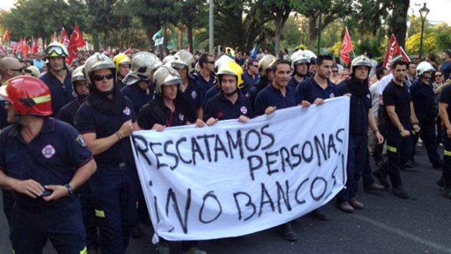 Miles de cordobeses protestan en la calle contra los recortes de Rajoy