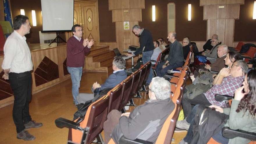 Reunión de ayer con vecinos y comerciantes para exponer el proyecto. // Santos Álvarez