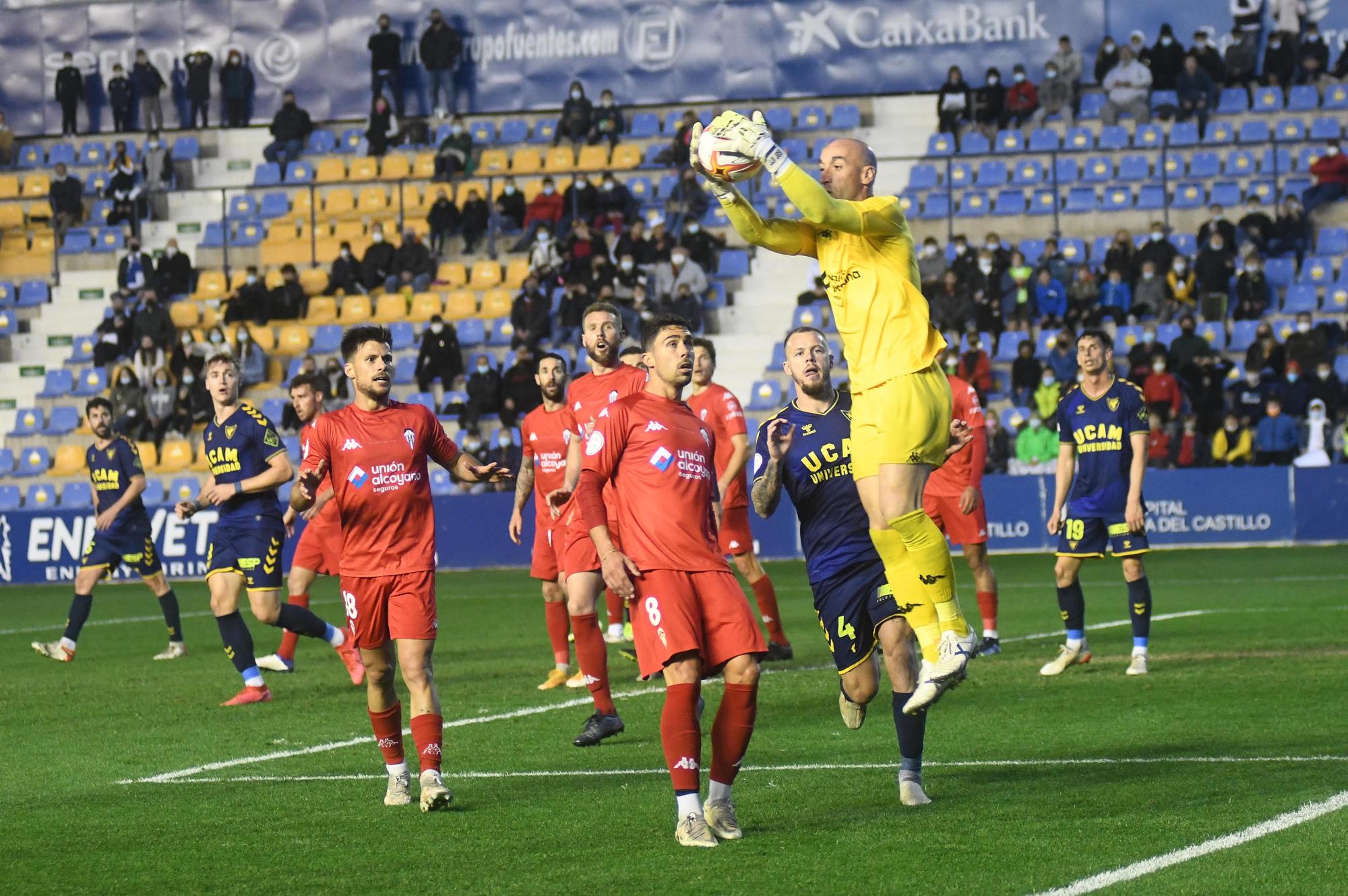 El Alcoyano ahonda la crisis del UCAM Murcia