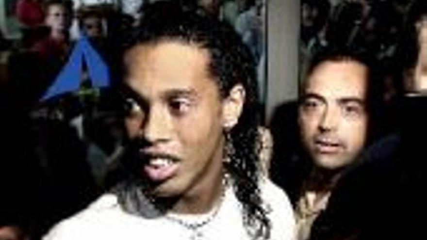 El Bar§a cierra el fichaje del brasileño Ronaldinho