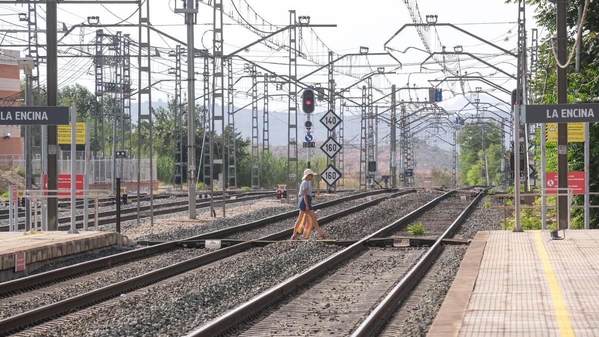 Obras en la alta velocidad entre Valencia y Alicante, a la altura de La Encina