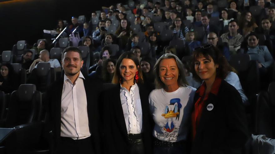 Macarena Gómez apadrina la escuela Actúa de jóvenes talentos en Córdoba