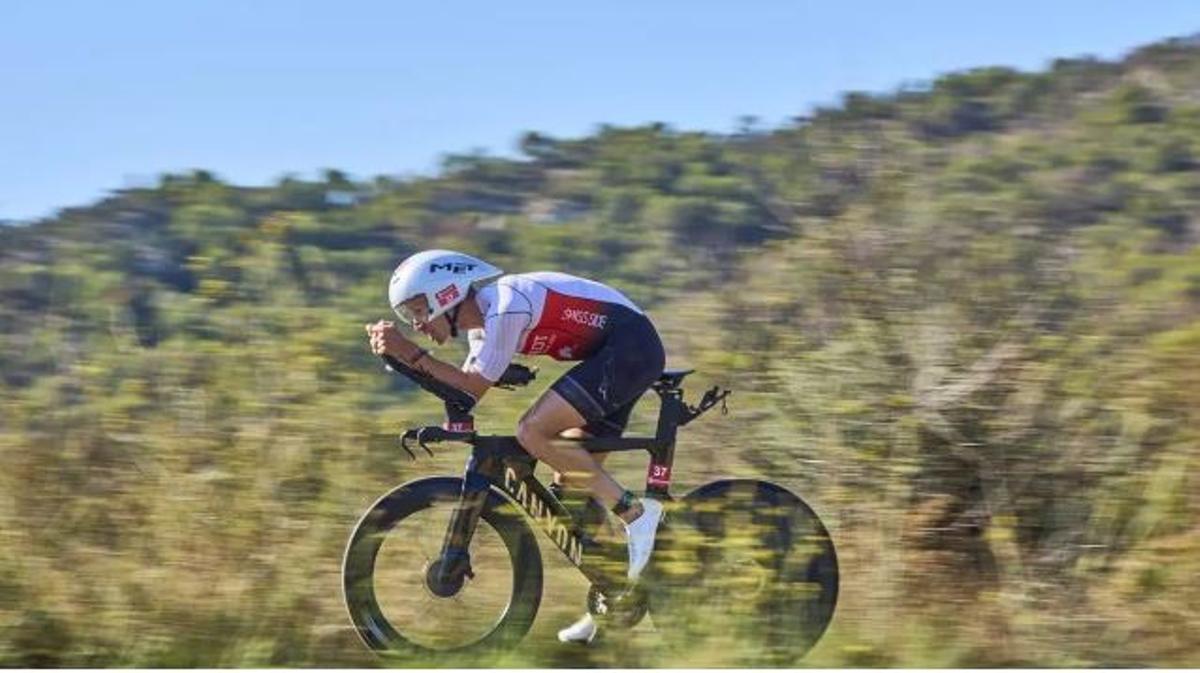 Ein Radfahrer bei der Challenge Peguera