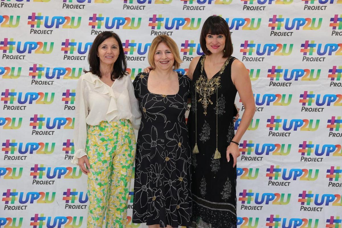 Candelaria Márquez, Reyes Martel e Irene Villa, en Tunte.