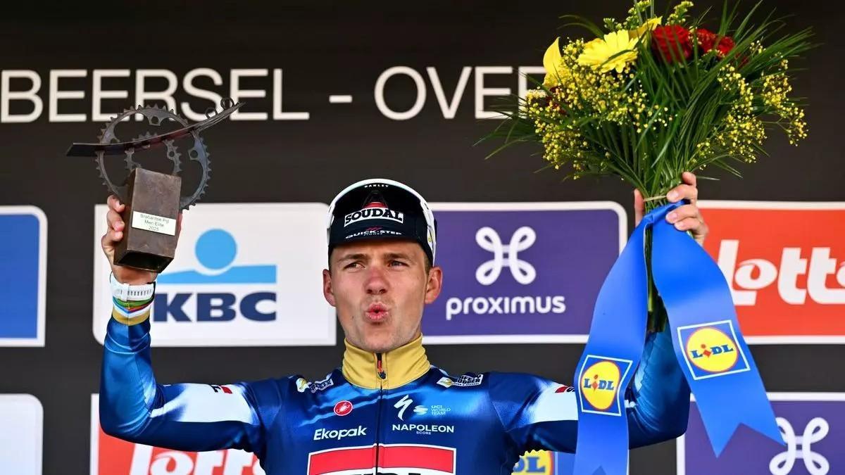 Remco Evenepoel, en el podio de la Flecha Brabanzona