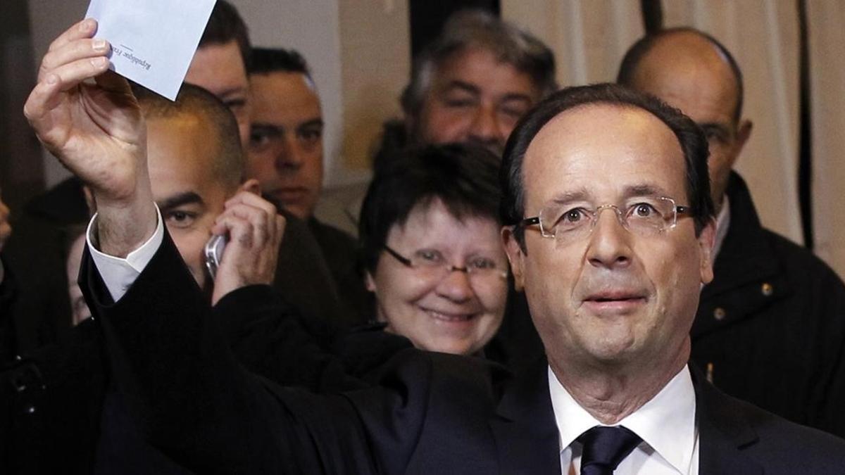 Hollande, antes de votar en la segunda vuelta de las presidenciales, el 6 de mayo del 2012, en Tulle.