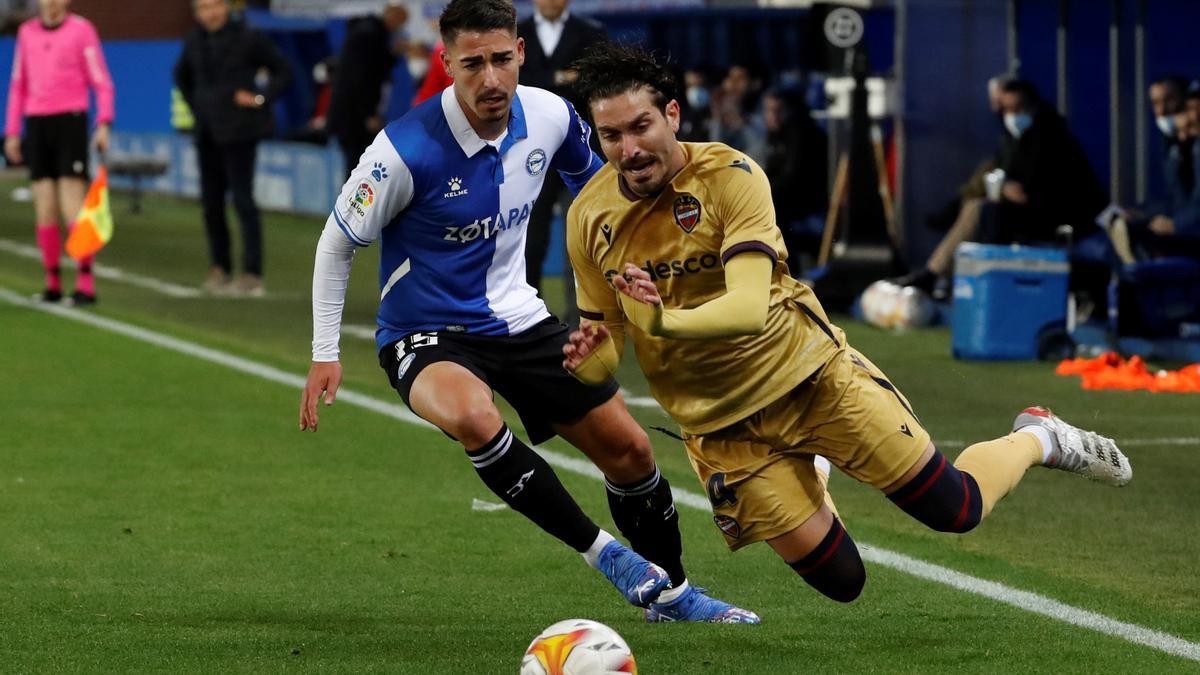 El Levante, ya descendido, se enfrenta ante su afición al Deportivo Alavés, que necesita los 3 puntos para seguir vivo.