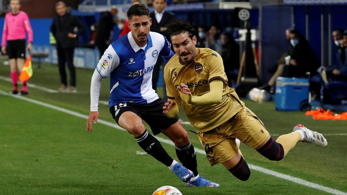 El Levante, ya descendido, se enfrenta ante su afición al Deportivo Alavés, que necesita los 3 puntos para seguir vivo.