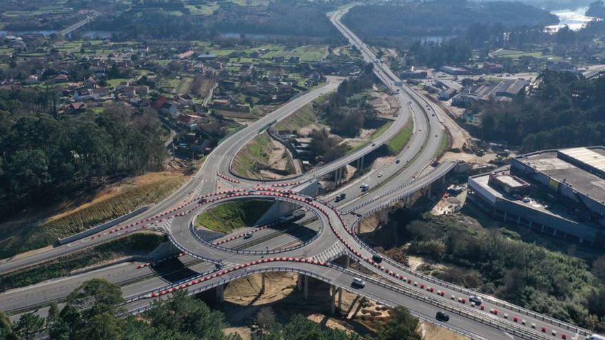 Vista aérea de la nueva glorieta elevada de la futura VAP Tui-A Guarda.  | // D.P.