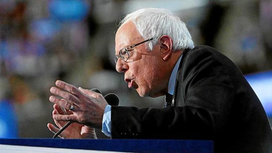 El senador Sanders durant la seva intervenció a la convenció