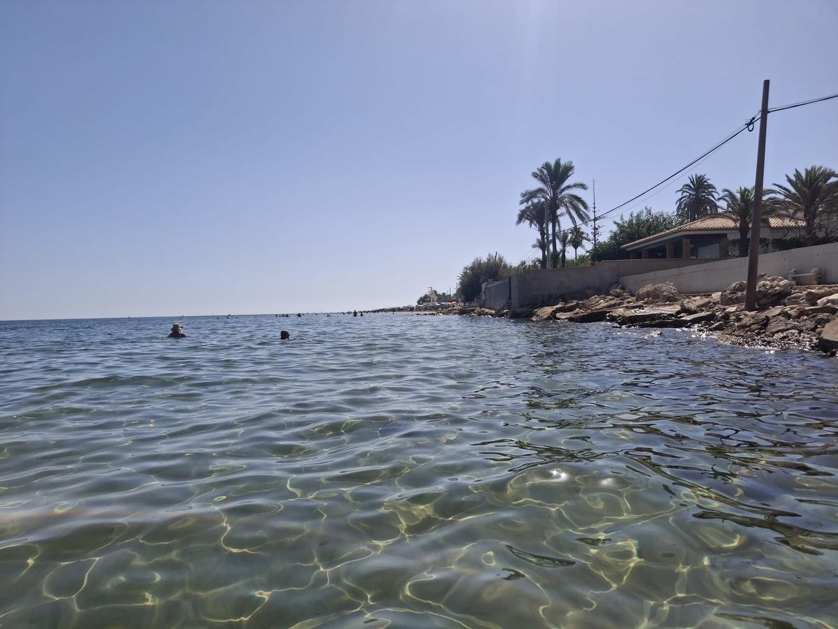 Zambullirse en una playa en ruinas en Dénia (imágenes) Zambullirse en una playa en ruinas en Dénia (imágenes)