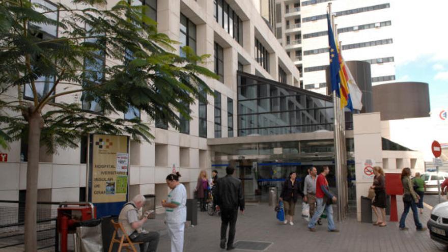 Acceso al Hospital Universitario Insular de Gran Canaria.