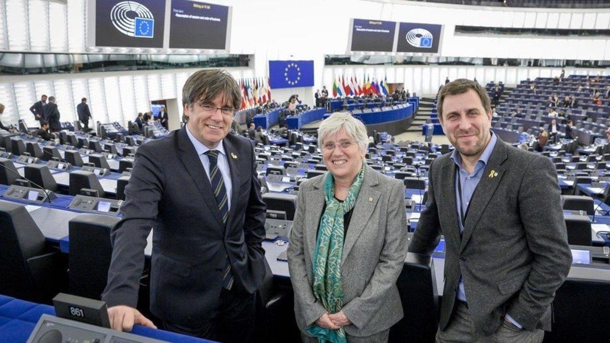 Carles Puigdemont, Clara Ponsatí y Toni Comín, en el Parlamento Europeo, el 26 de mayo del 2020