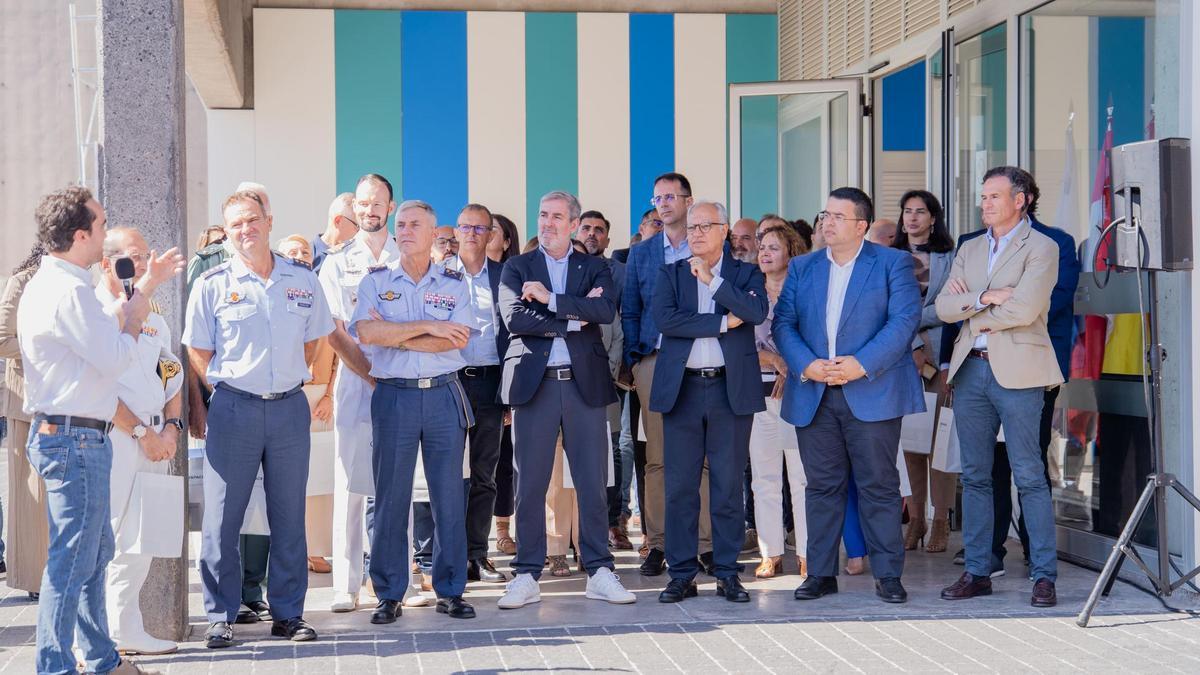 El presidente Clavijo, en el centro de la imagen, durante la presentación del proyecto La Gomera Sandbox Aeroespacial.