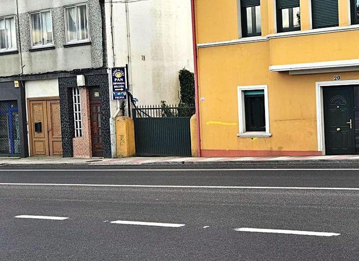 Fomento cambia otra vez la señalización en Cortiñán y sigue sin poner fecha a las rotondas