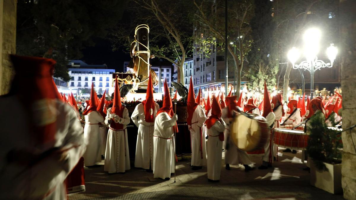 En imágenes | Procesión titular de la cofradía del Señor Atado a la Columna