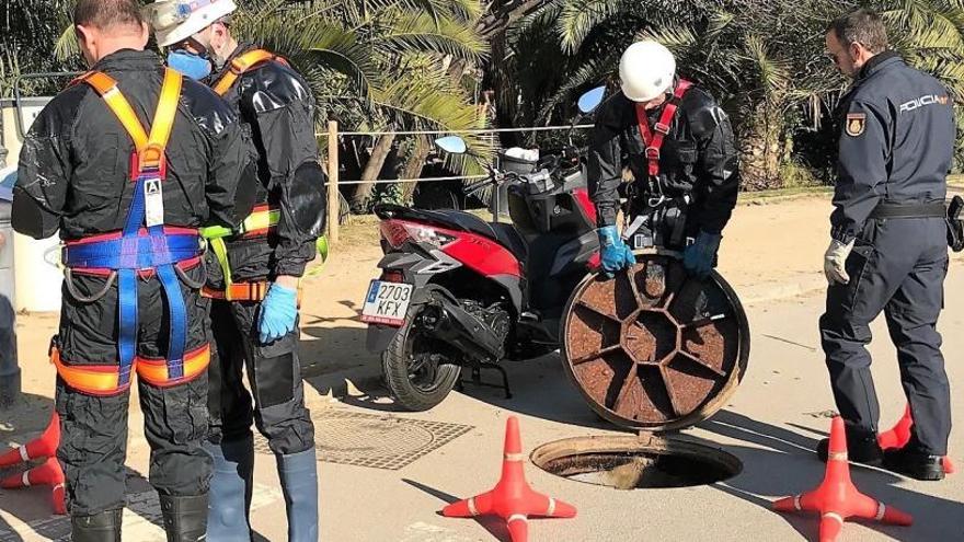 La Policia Nacional inspecciona el clavegueram de l&#039;entorn del Parlament