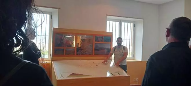 Arrabalde reabre el Aula Arqueológica de Las Labradas tras años clausurada