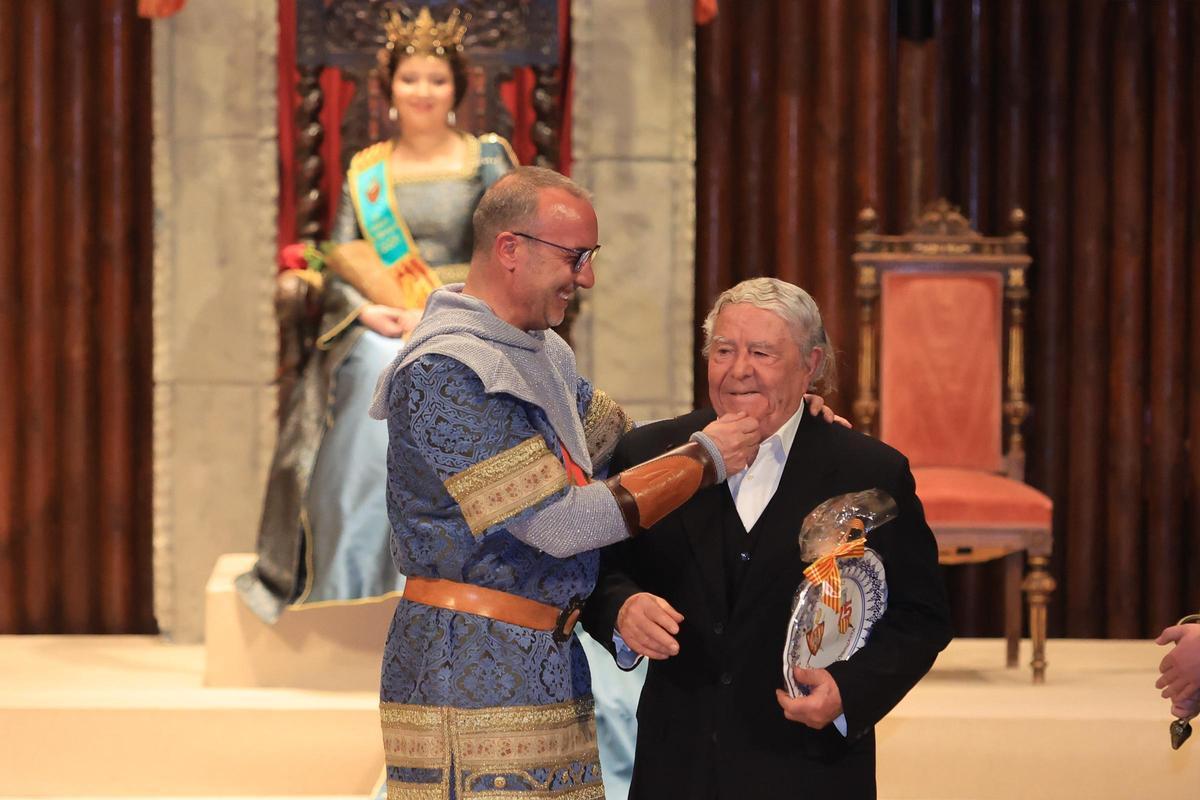 Na Violant d'Hongria: sueño medieval para Victoria Arcos en el 75º aniversario de la Germandat