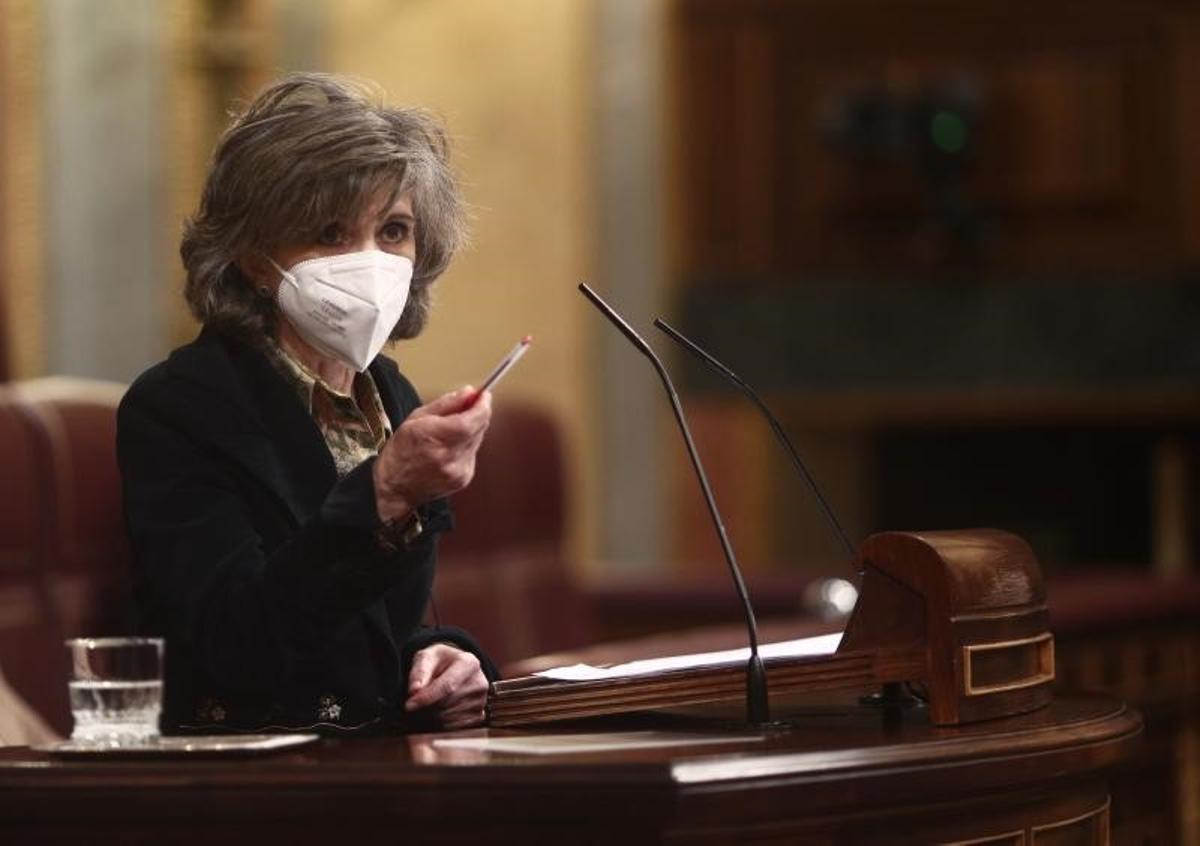 La diputada socialista y exministra de Sanidad Luisa Carcedo, el pasado 18 de marzo de 2021 en la tribuna del Congreso.