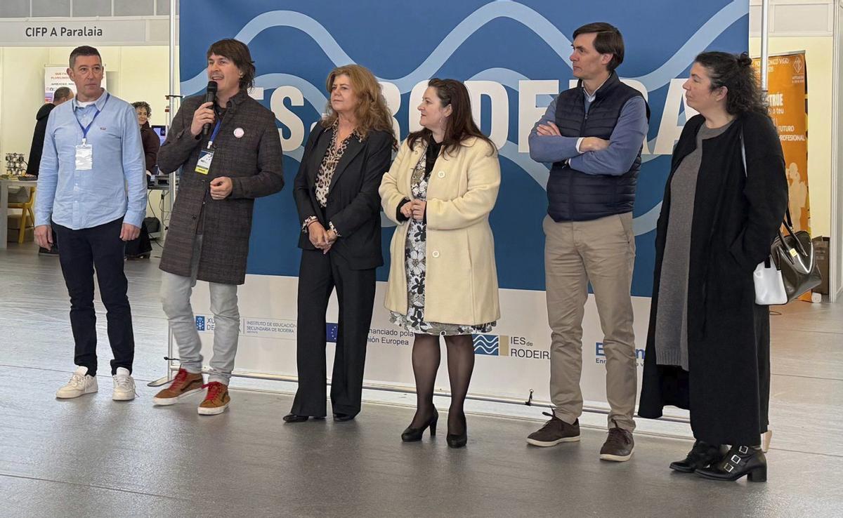 Cientos de personas visitaron ayer la «Feira de Orientación Vocacional do Morrazo». | G.M.P.