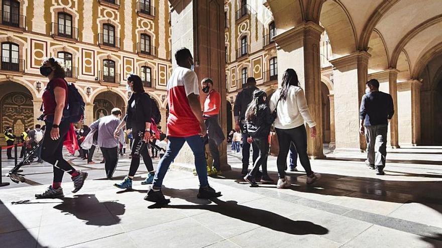 Fa mesos que Montserrat està gairebé buit, amb el parèntesi de Setmana Santa, a la foto