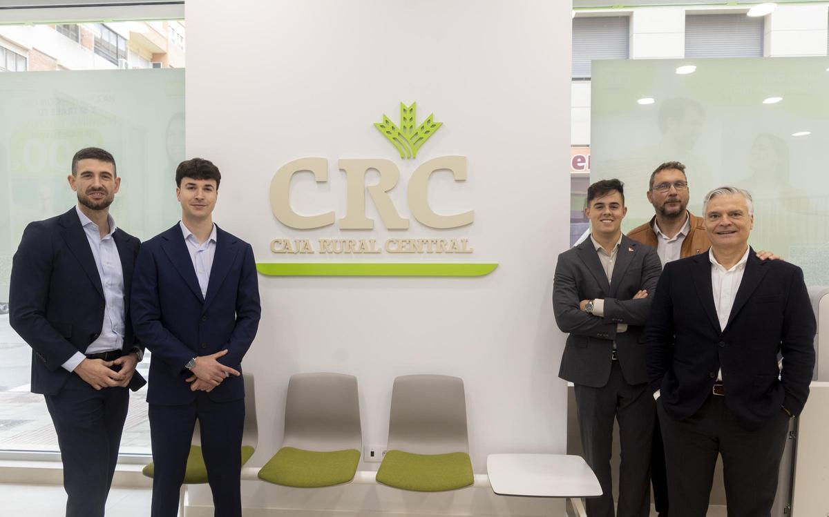 Imagen de equipo de la nueva oficina de Pintor Gisbert.