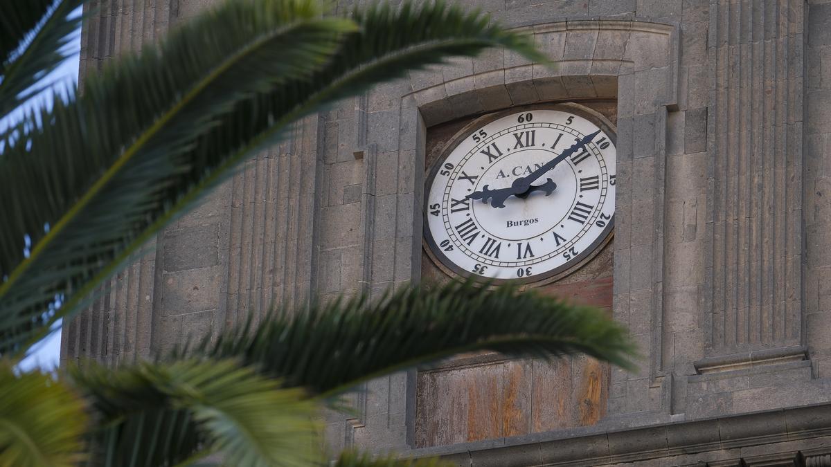 El reloj de la catedral de Canarias.