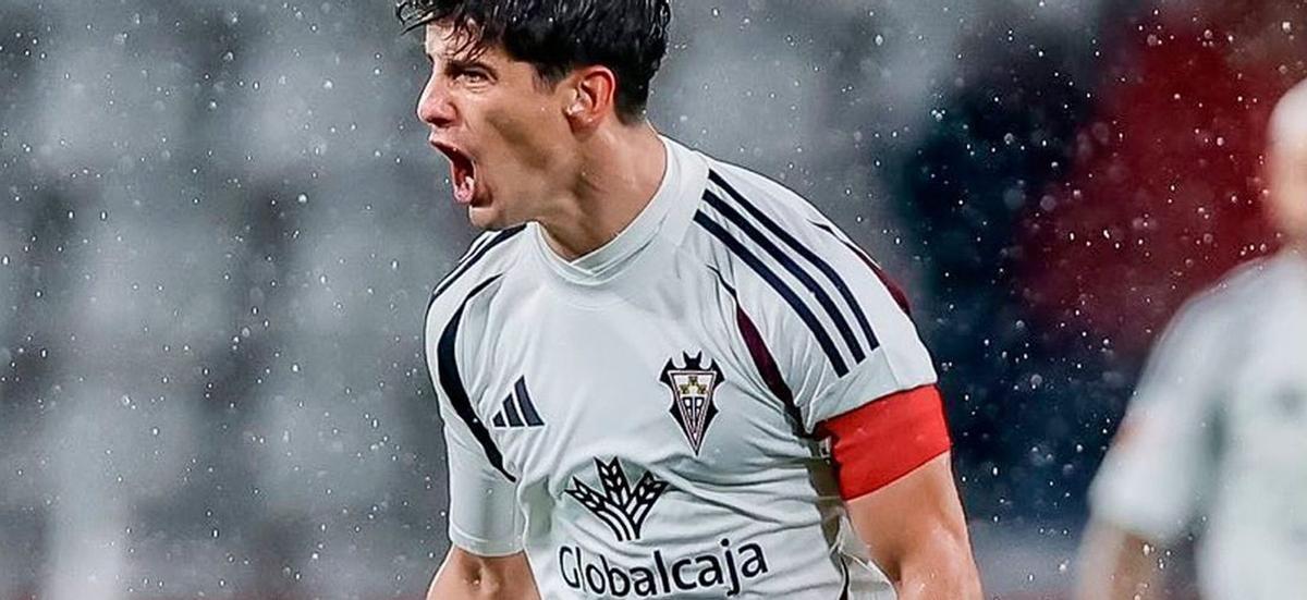 Riki celebra un gol con el Albacete, equipo del que es capitán. |  LaLiga