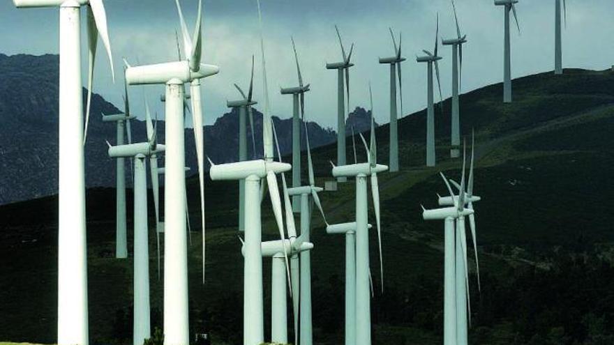 Aerogeneradores del parque eólico de Carnota. / lavandeira jr