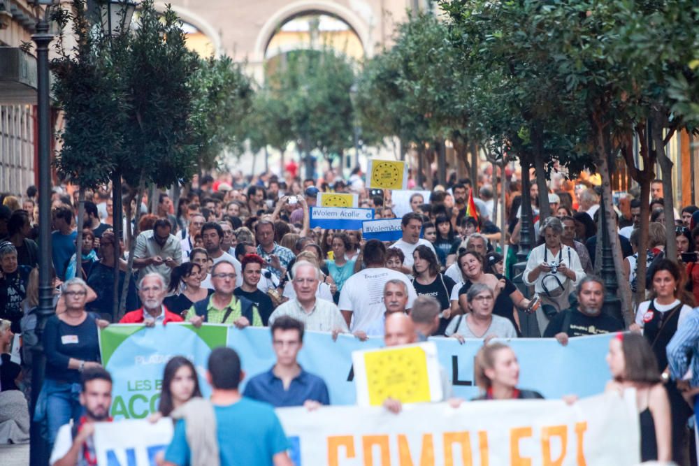 Cientos de personas critican en Palma que no se cumpla con la acogida de refugiados