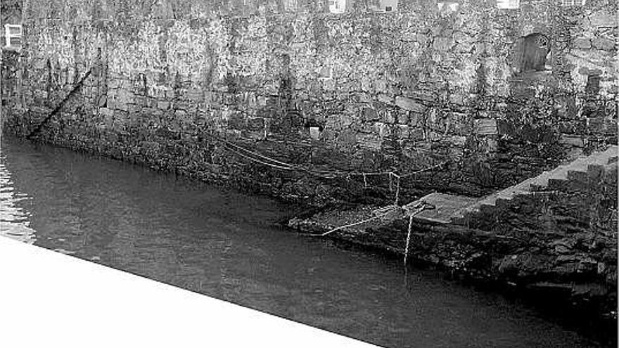 El dique de las Almenas, en el muelle de Puerto de Vega.