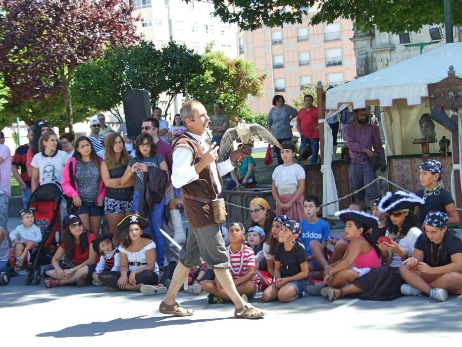 Corsarios y franceses llenan las calles marinenses