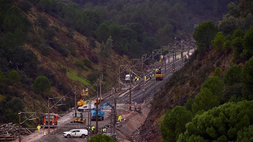 Adif trabaja para abrir el sábado 14 de febrero la alta velocidad Madrid-Andalucía, pero dependerá de la evolución de las lluvias