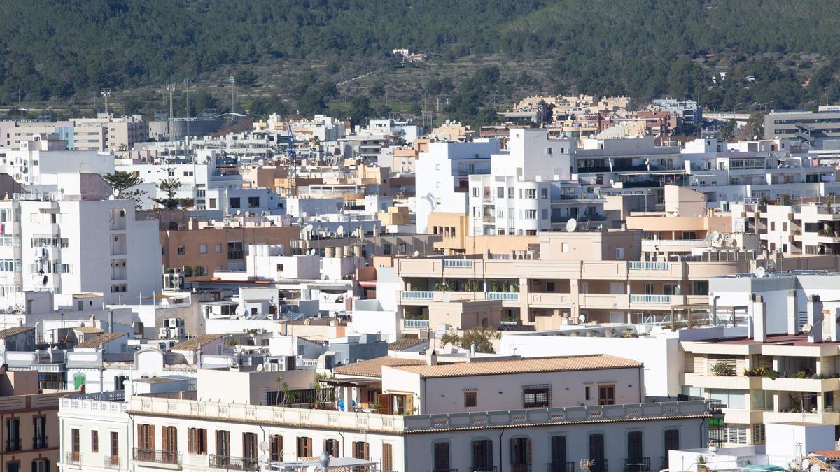 VIsta de pisos y viviendas en Ibiza.