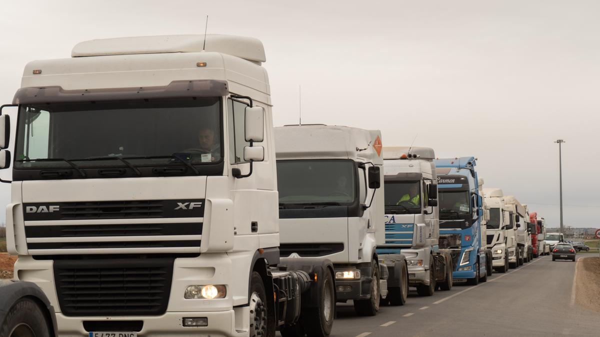 Protesta de los camioneros este jueves por las calles y carreteras de Zamora para apoyar la huelga