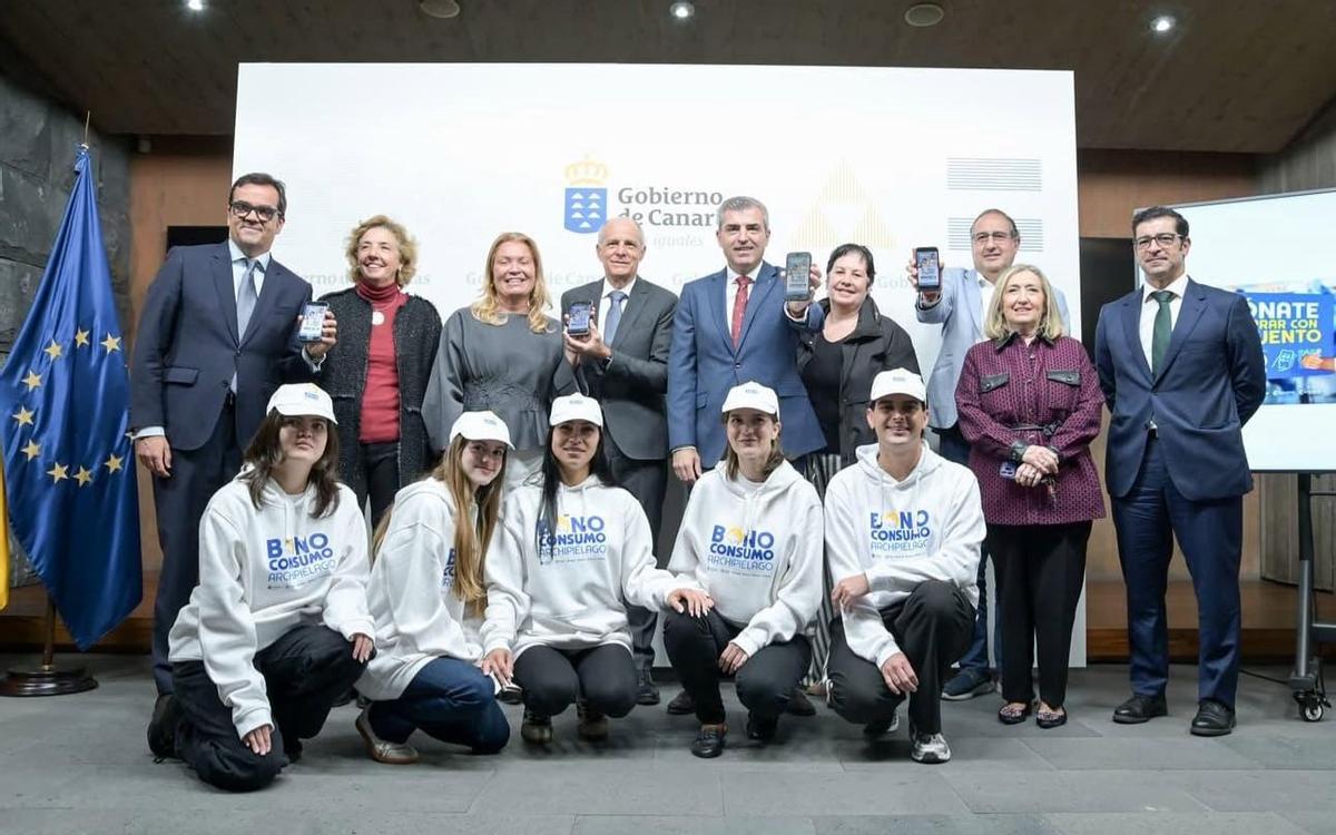 Los Bonos Consumo Archipiélago salen hoy a la venta: consulta en esta lista los comercios de Canarias donde podrás usarlos