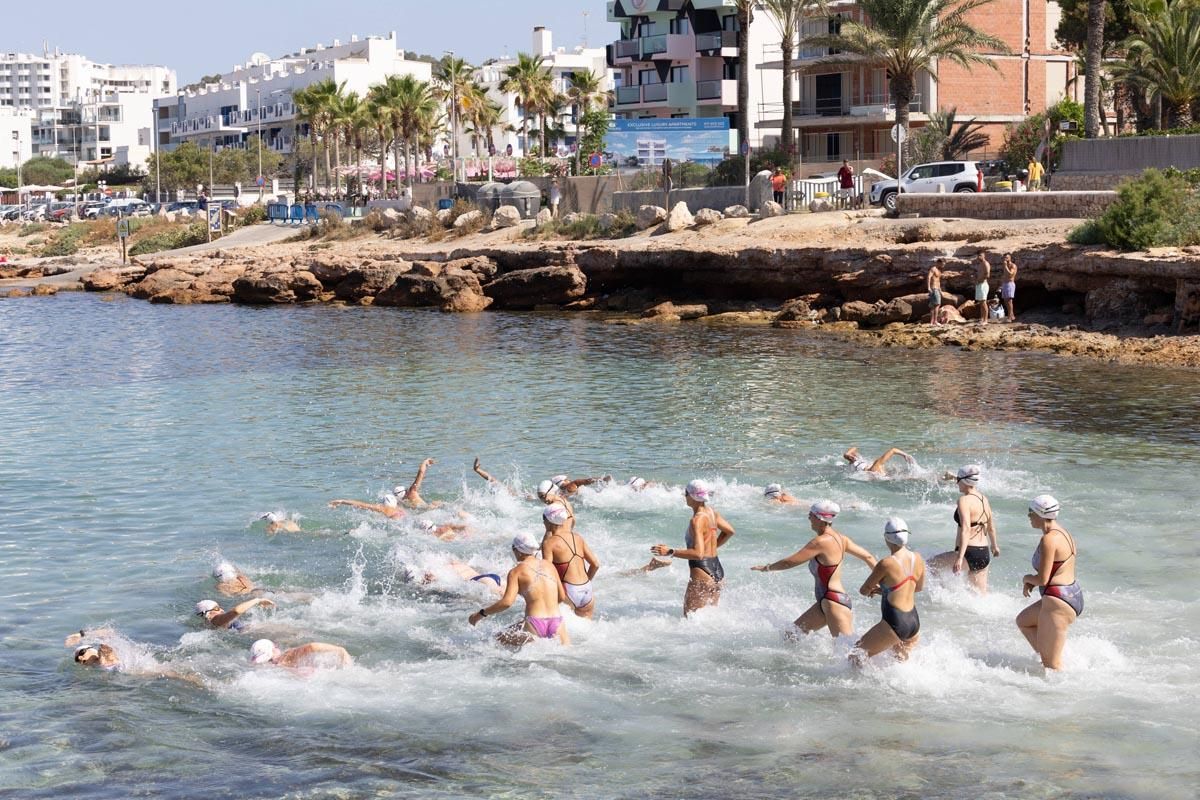 Las imágenes de la travesía a nado del Canal de Sant Antoni