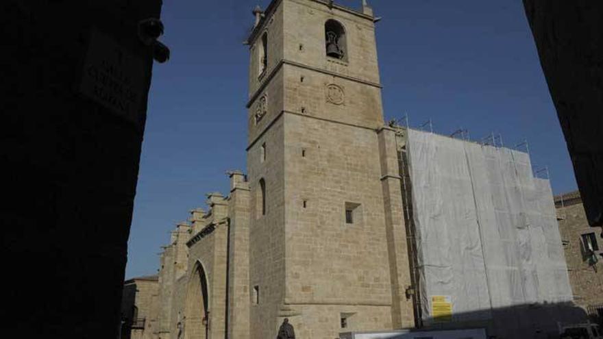 Cáceres estudiará qué edificios de la Iglesia son susceptibles de acogerse o no al cobro del IBI