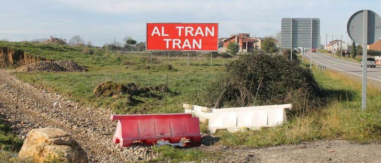 Aspecto actual de las obras del polígono de Bobes a la altura de Balbona.