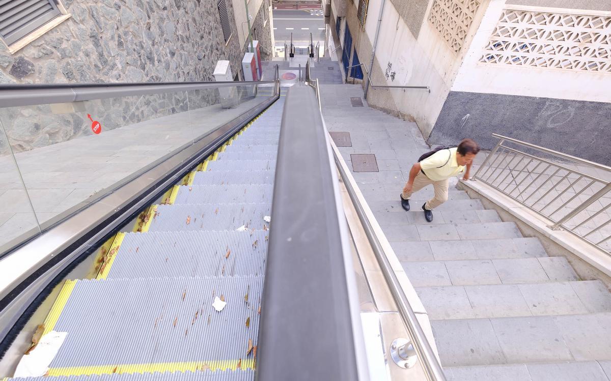 Ascensor y escaleras mecánicas del barranquillo Don Zoilo y Primero de Mayo