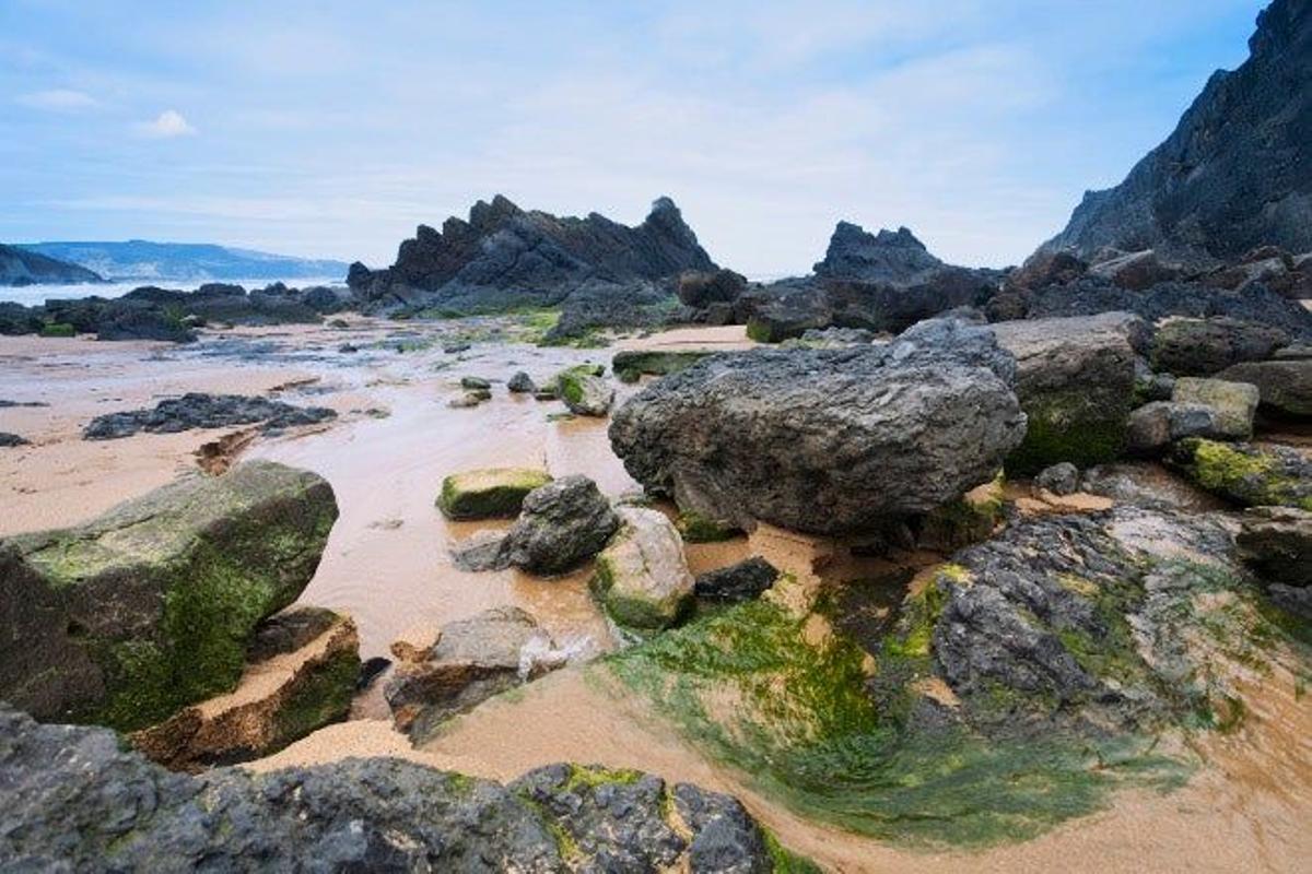 Playa de Laida, famosa por ser lugar de encuentro de numerosos surfistas.