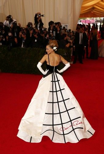 Sarah Jessica Parker con un Oscar de la Renta